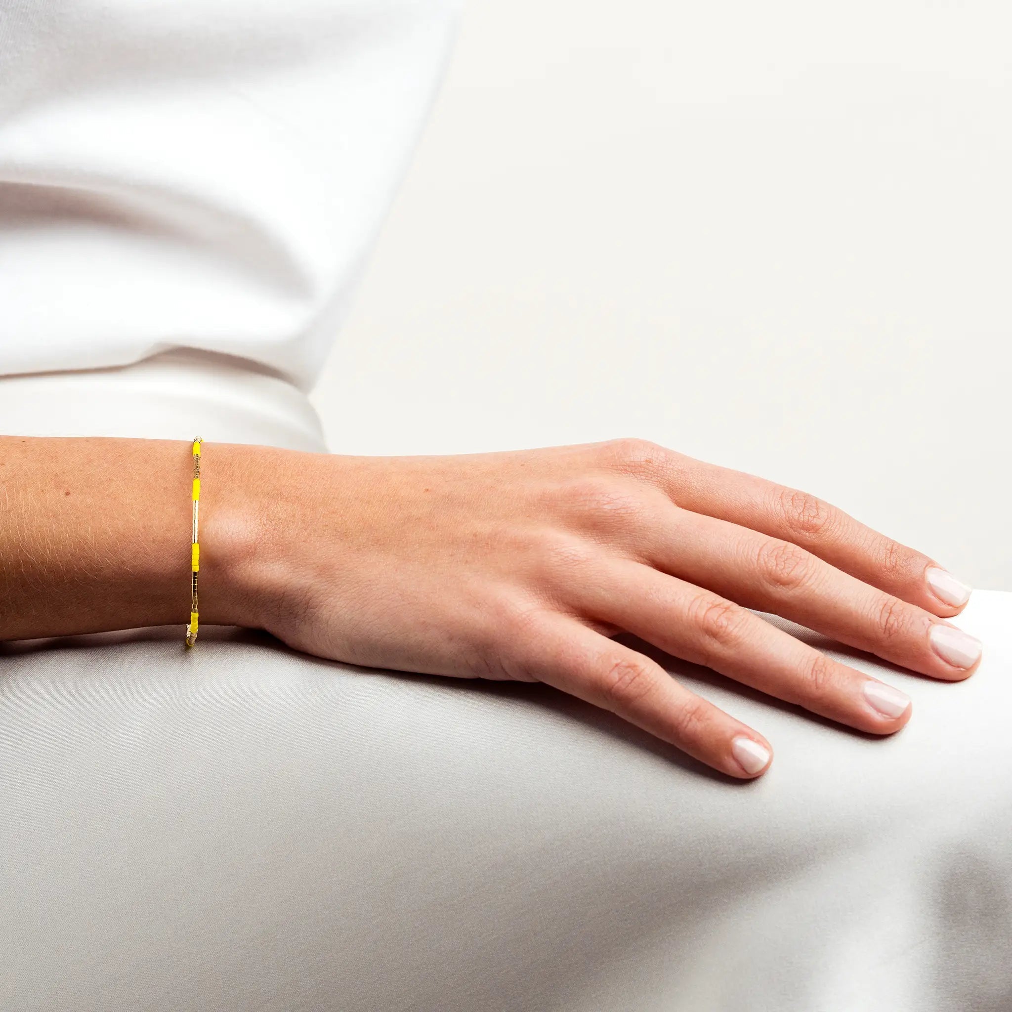 collier / bracelet EMMA - 1 tour ultra fin Jaune Néon - Têtes Blondes