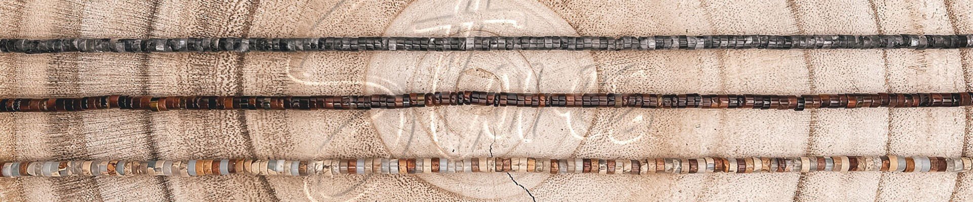 Bijoux mixtes composés de gemmes semi précieux, pierres naturelles